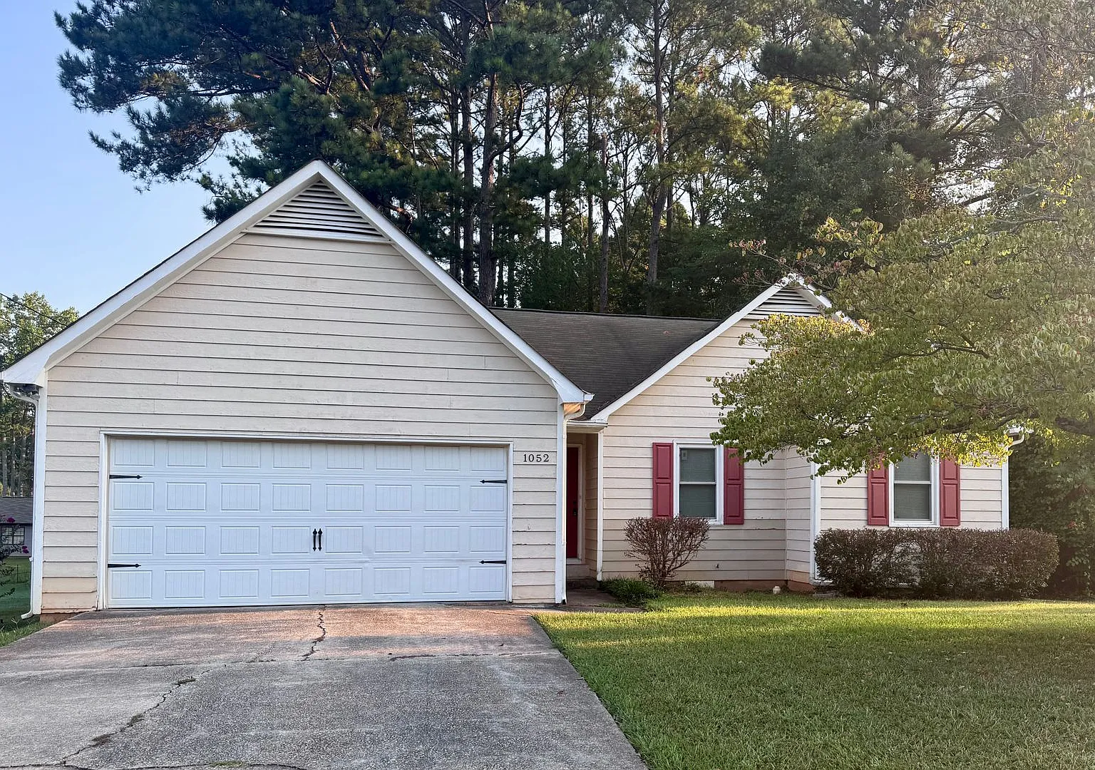 Spacious 3 Bed/2 Bath Ranch in on Quiet Well Kept Street!! — Photo 1