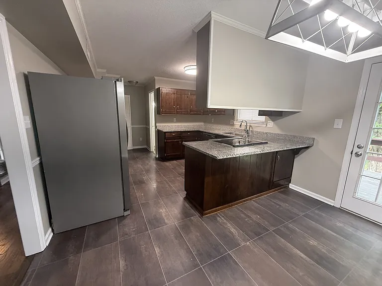 910 Georgia Cir NW — Photo 4