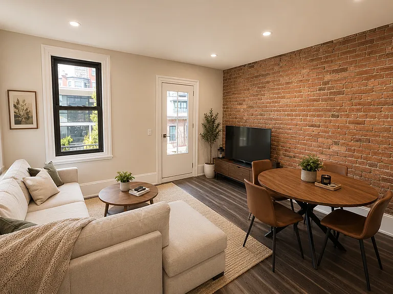 45 Clarendon St — Photo 3