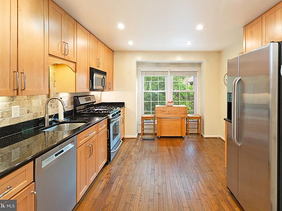 4th image of 7834 Butterfield Ln