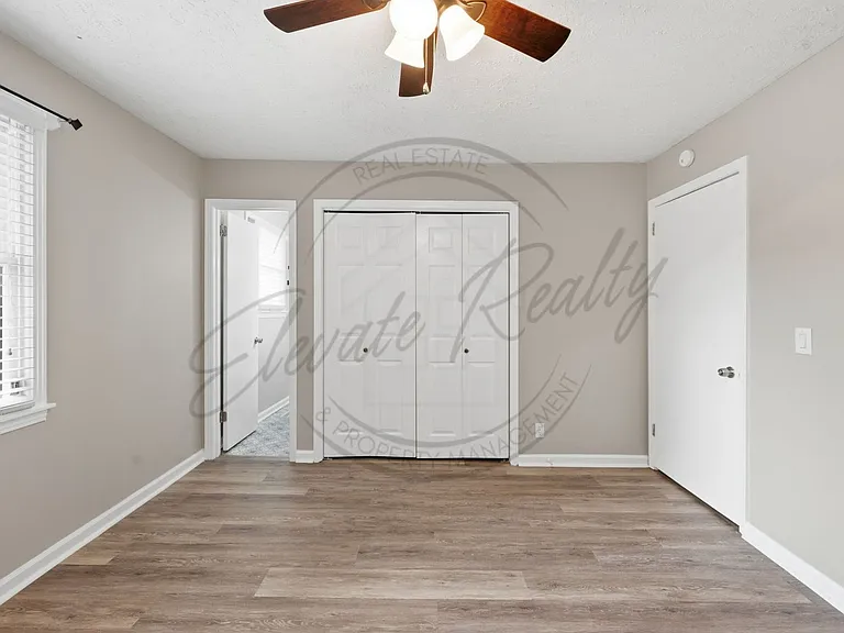 722 Heritage Square Dr — Photo 16
