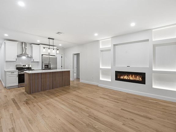 3rd image of 23 Murray Hill Rd