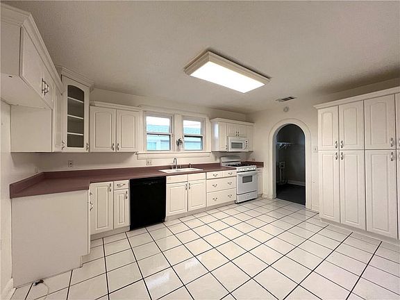 5th image of 2407 Lafayette St