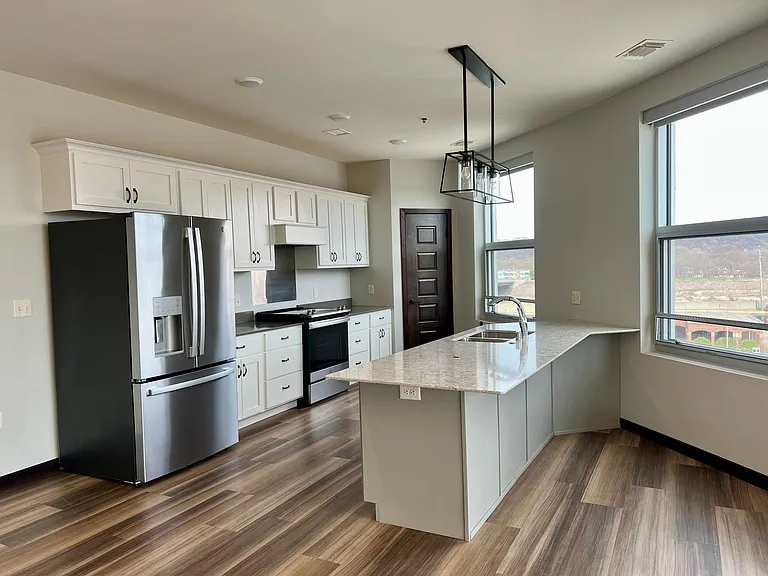 201 N Riverfront Dr — Photo 8
