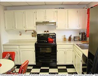 4th image of 3820 Betsy Cres