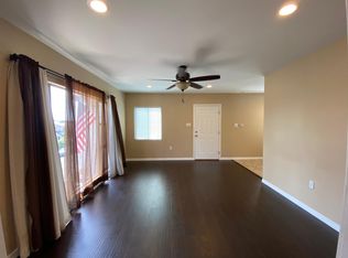 2451 E 20th St UNIT B, Signal Hill, CA 90755