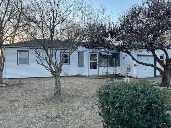 1327 E Ashford St, Wichita, KS 67219