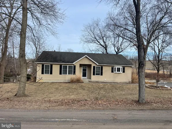 192 Cemetery Ln, Leesport, PA 19533