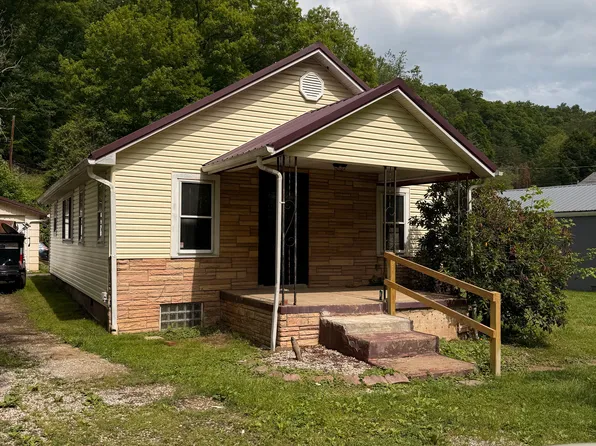 2576 Browns Creek Rd, Saint Albans, WV 25177