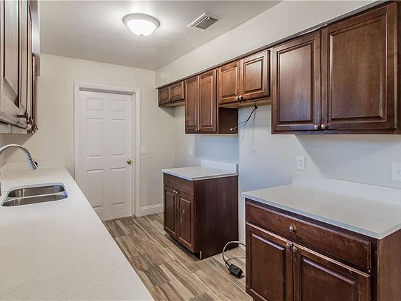 3rd image of 1804 Lake Lorine Dr