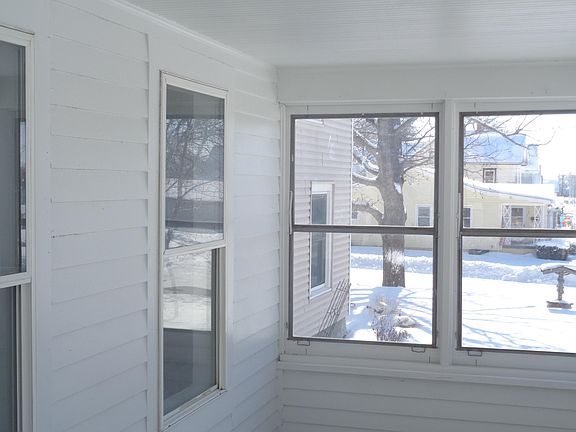 4th image of 304 N 2nd St