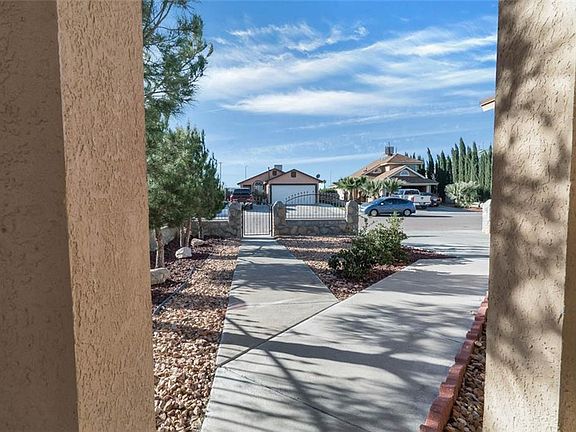 3rd image of 10477 Valle Del Mar Dr