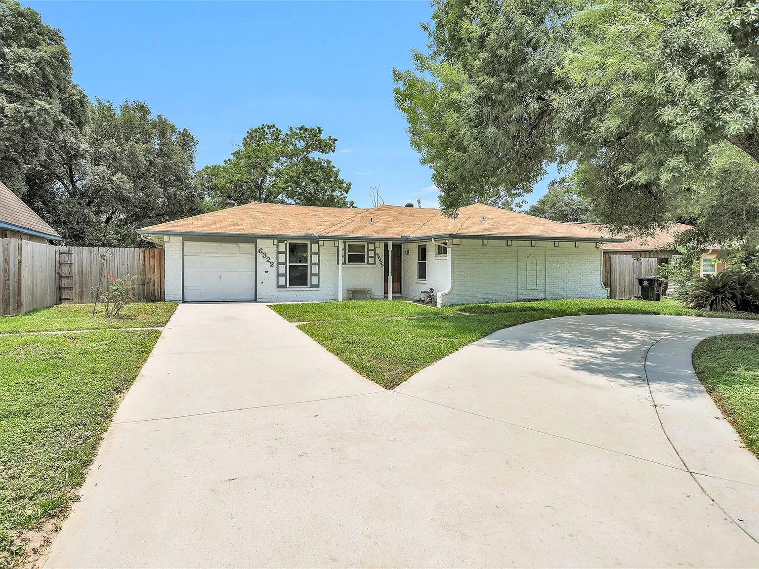 3 bed, 2.0 bath, 1116 sqft, $1,700 — Photo 3