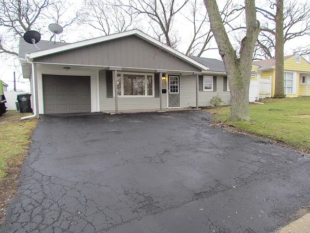 76 Robin Rd photo 1