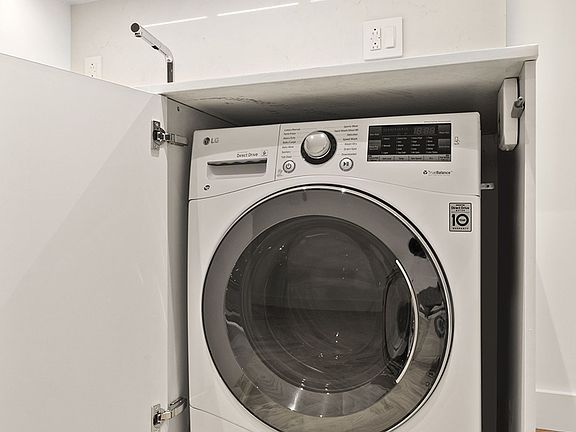 4th image of 220 W 24th St #2206L