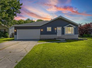 50192 Salisbury Dr, Chesterfield, MI 48047