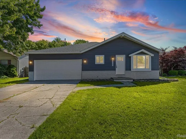 50192 Salisbury Dr, Chesterfield, MI 48047
