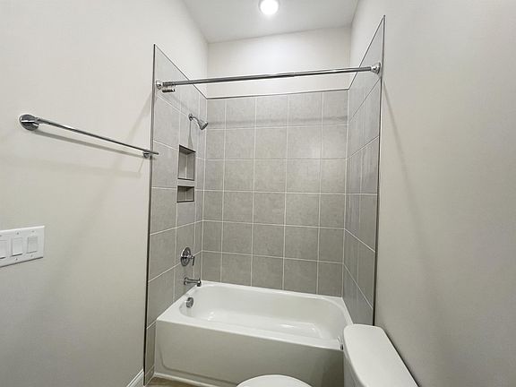 5th image of 213 Prairie Ln #1