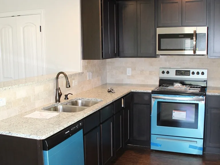 208 W Lake St — Photo 3