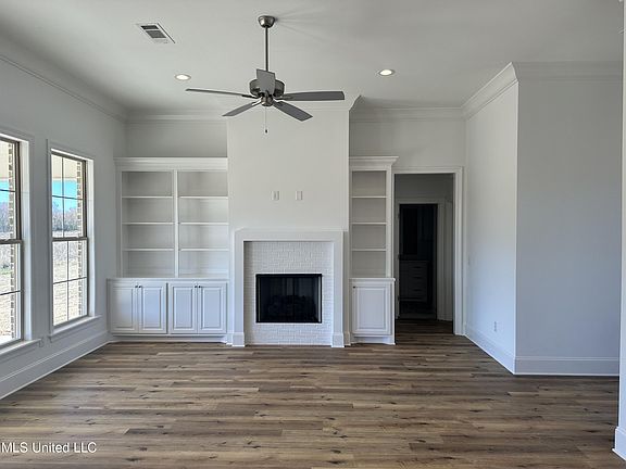 2nd image of 882 Glenwild Cir