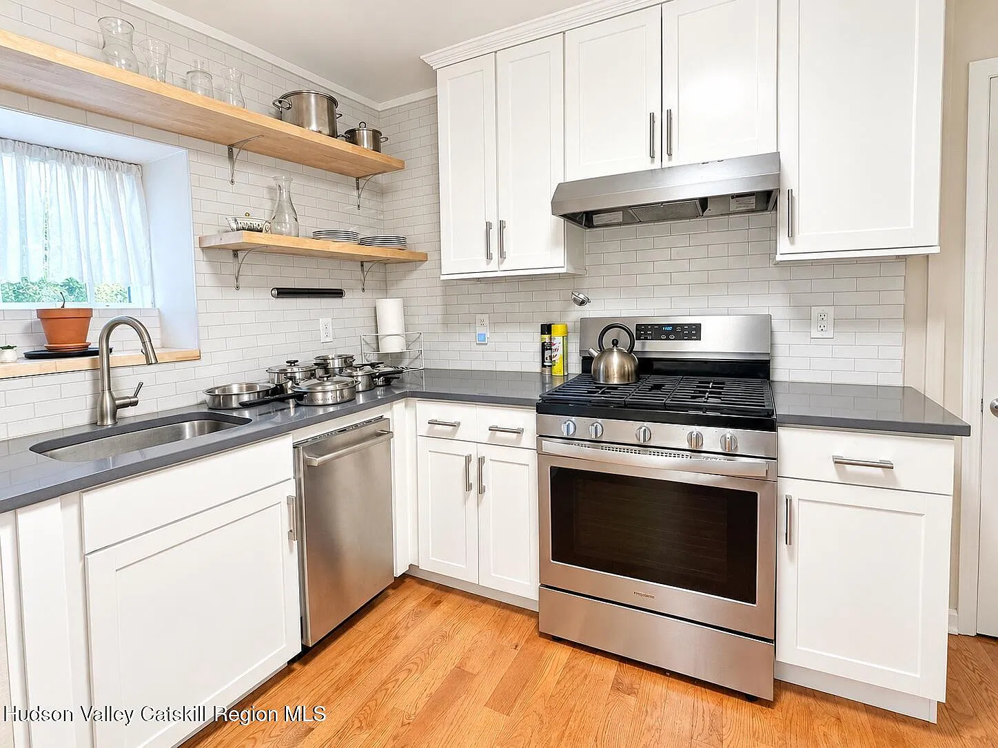 1 bed, 1.0 bath, 900 sqft, $1,950 — Photo 3