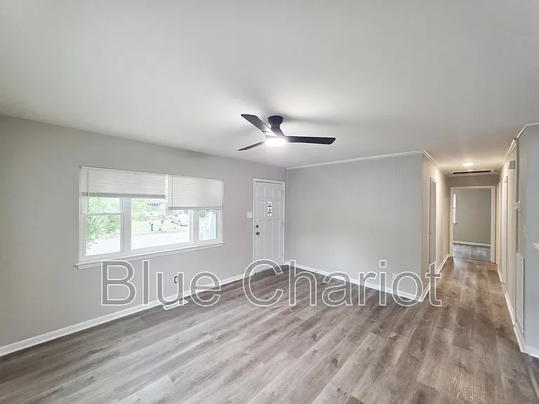 837 Waring St — Photo 10