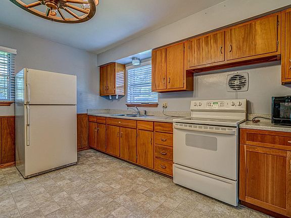 5th image of 808 Yorkshire St