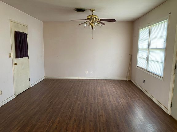 5th image of 912 W 25th St