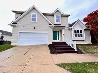 1939 Daniels Ave, Akron, OH 44312