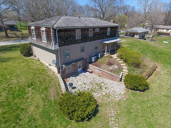 4th image of 224 Town And Country Ln