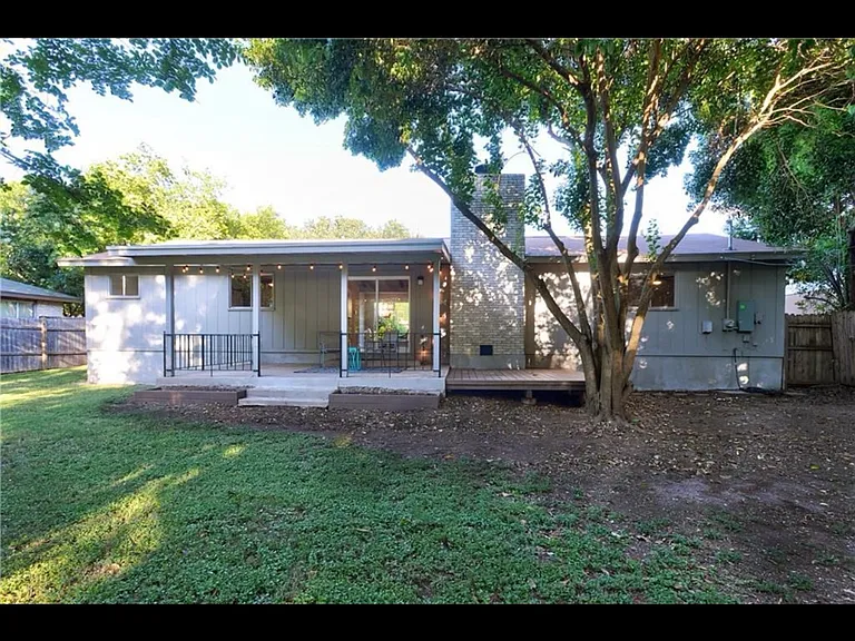 8200 Grayledge Dr — Photo 20