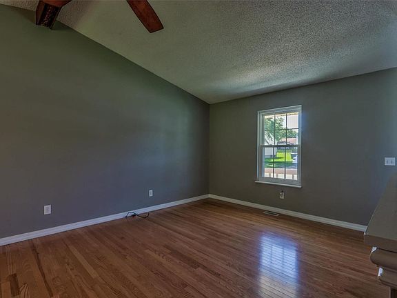 5th image of 1339 Shallow Lake Dr