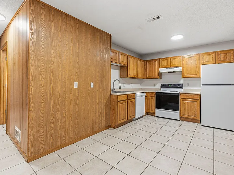 Mid-Town Apartments — Photo 96