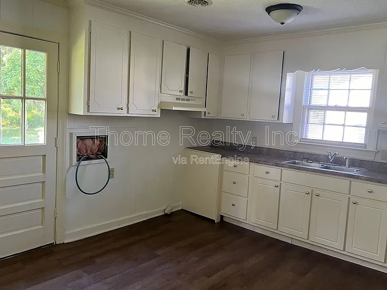 501 Nelson St — Photo 9