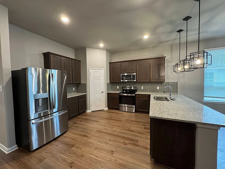 1312 Dowdy Dr — Photo 4