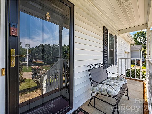 3rd image of 1670 Midbrook Dr