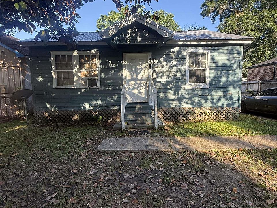 1st image of 2913 Addison St