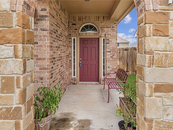 3rd image of 1064 Venice Dr