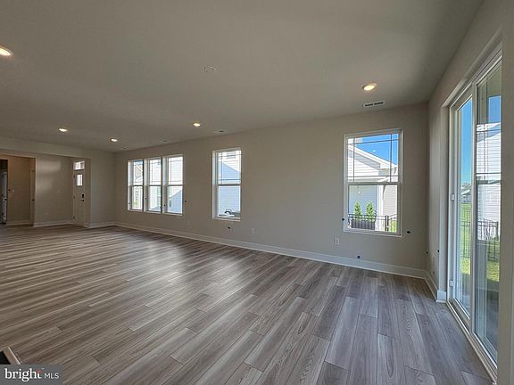 5th image of 211 Grand Overlook Dr