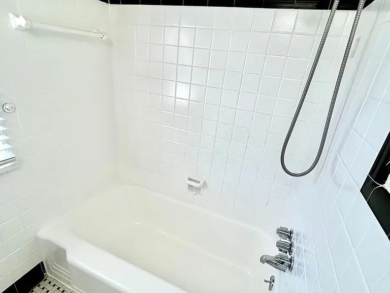 1107 W Rowan St — Photo 19