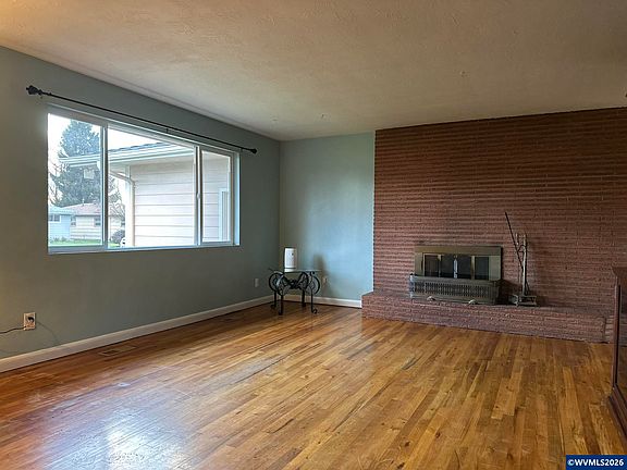 3rd image of 3777 Anita Dr NE