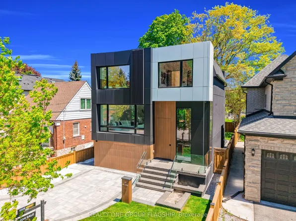7 Bentley Dr, Toronto, ON M8Z 3L9