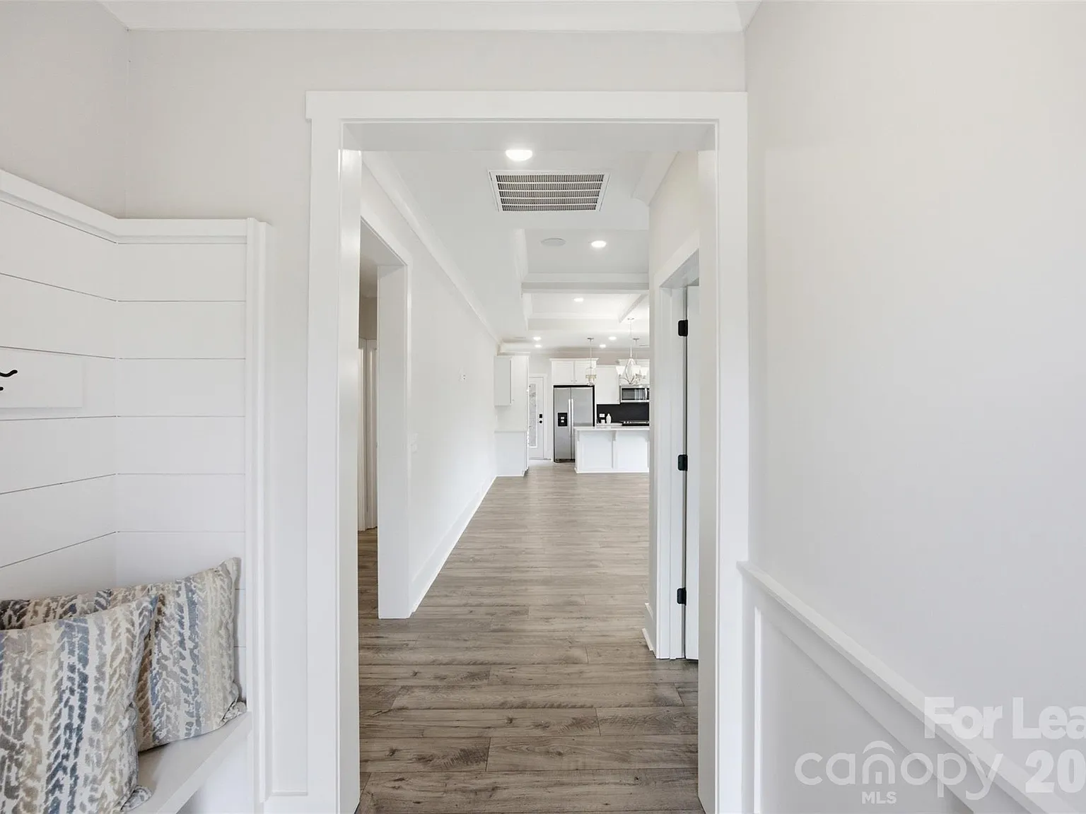 3 bed, 2.0 bath, 1398 sqft, $2,200 — Photo 4