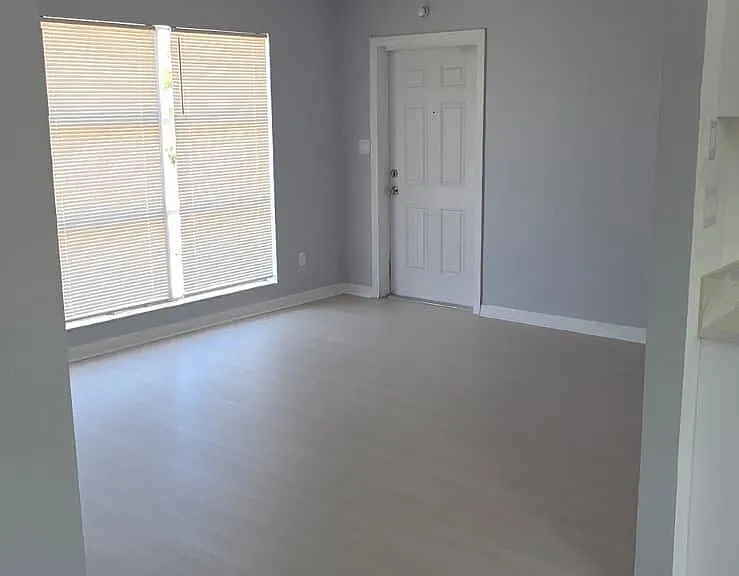 1047 Japonica Ln — Photo 2