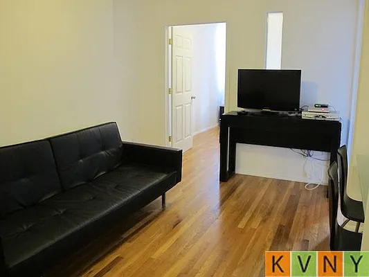 Rented by KVNY Soho | media 33
