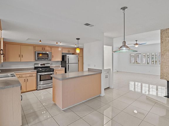 2nd image of 2518 S Sierra Madre