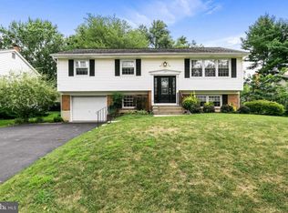 105 Lamp Post Ln, Cherry Hill, NJ 08003