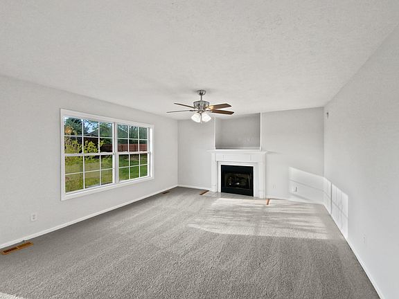 4th image of 693 Superior Ln