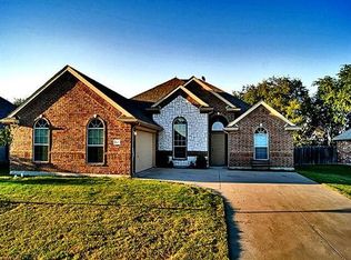 221 Richard Ln, Red Oak, TX 75154