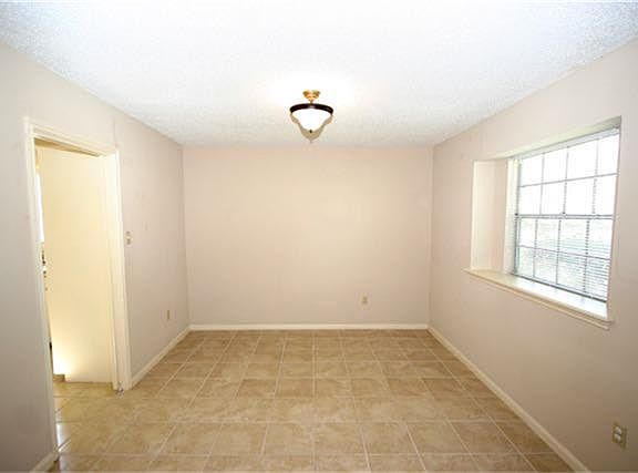 4th image of 5935 Lodge Creek Dr